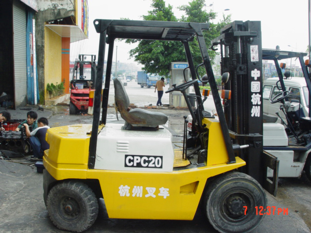 广州新威:柴油平衡重叉车  