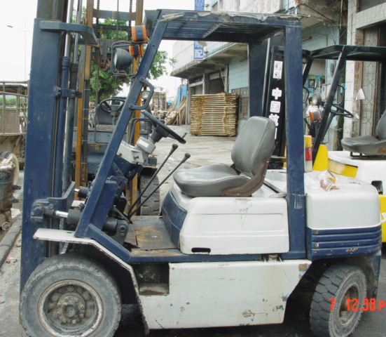 广州新威:柴油平衡重叉车  