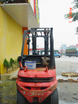 广州新威:柴油平衡重叉车  