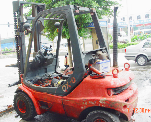 广州新威:柴油平衡重叉车  