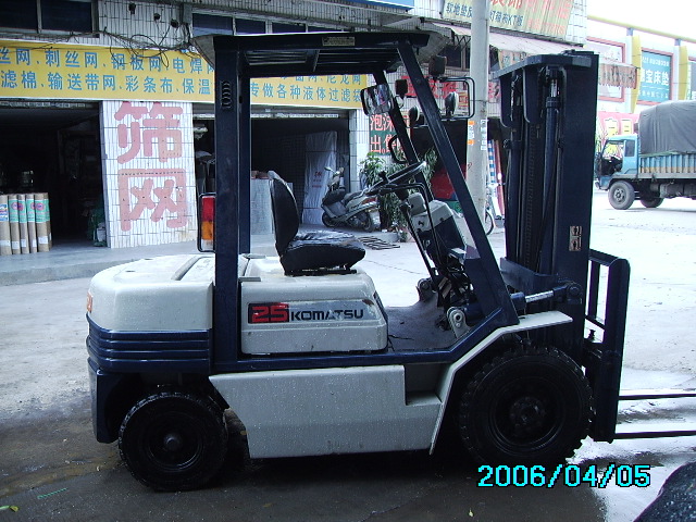 东莞恒力:2.5吨小松叉车 FD25