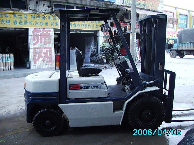 东莞恒力:2.5吨小松叉车 FD25_中国叉车网(www.chinaforklift.com)