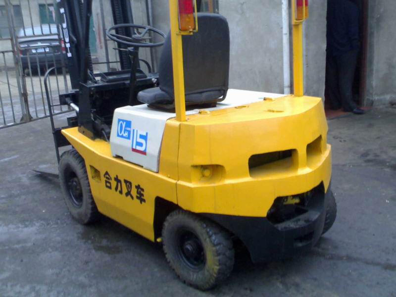 上海玉军:销售自己叉车 叉车