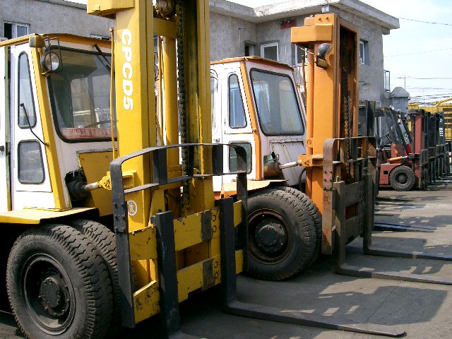上海浦江:二手叉车 　1.5吨,2吨,2.5吨,3吨,5吨,7吨