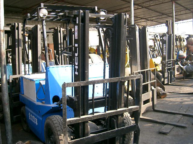 上海浦江：供1.5吨 2吨,3吨,5吨二手叉车 　1.5吨,2吨,2.5吨,3吨,5吨,7吨