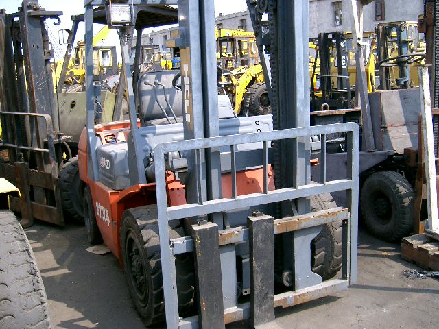 上海浦江:二手叉车 　1.5吨,2吨,2.5吨,3吨,5吨,7吨
