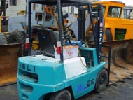 上海盛达:供应二手合力H2000型叉车:二手合力叉车:99年产1.5吨(全液压),01年产合力2吨 (490发动机)02年产合力2.5吨 (490发动机,全液压,无大修),03年产合力3吨 (五十铃发