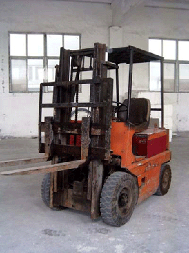 天津叉车:抚顺电瓶叉车2.0t 2