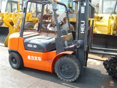 上海诚昌低价出售二手力牌3吨柴油叉车，成色有8成新 HELI3T