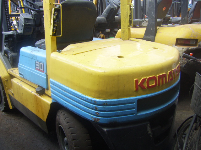 上海亿达:转让小松叉车 KOMATSU30