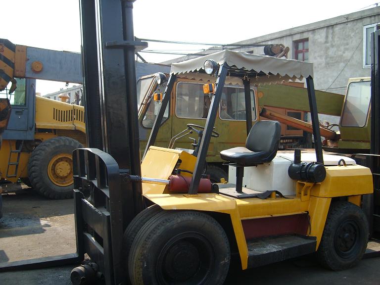 上海诚昌:出售二手叉车，1。5吨--10吨柴油叉车 CPCD1-CPCD10