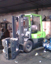 上海龙城:二手2.5吨圆夹抱叉车 2.5吨