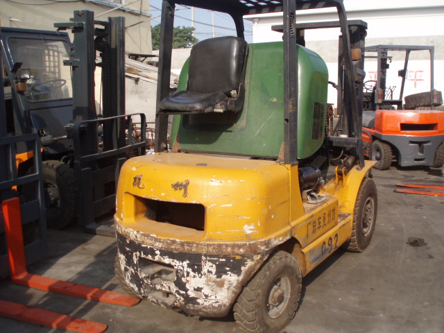 上海龙城:求购二手叉车 1.5吨--15吨