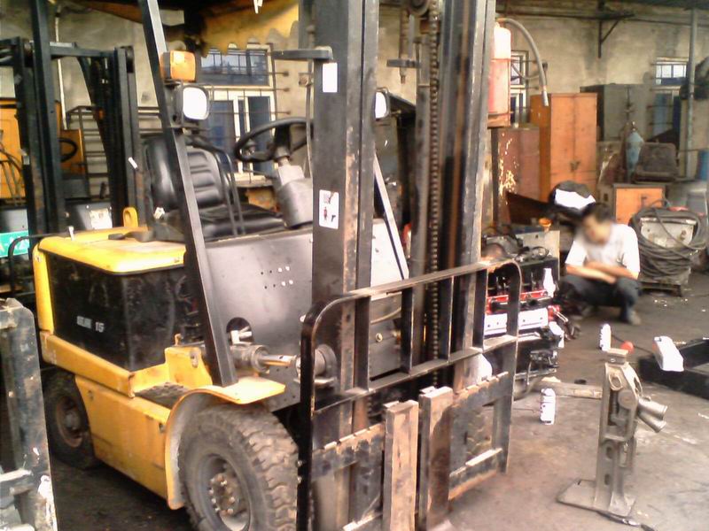 合力1.5吨电动叉车 H2000