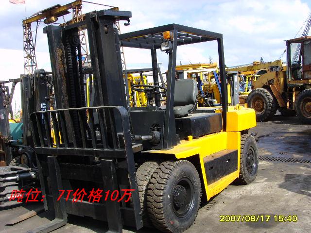 一百三十辆叉车供你选购 合力