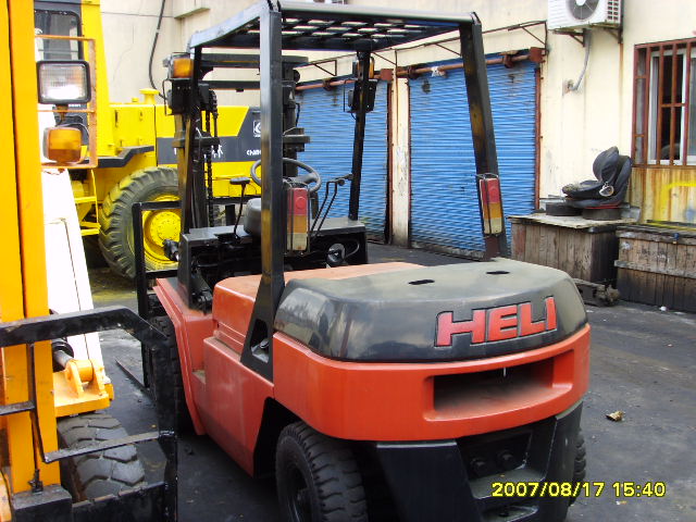 上海金龙:出售二手叉车 1.5吨--5吨