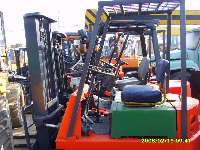 转让大量二手叉车（1-10吨，保修半年） CPCD1-CPCD10杭州 合力 大连 力至优 TCM 小松 丰田 等电动柴油多型号 CPCD60