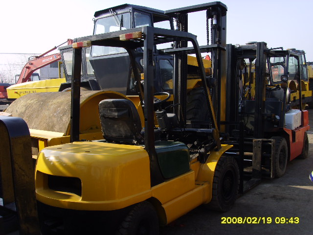 ＴＣＭ２.５吨二手叉车转让.带中缸.侧移.进口发动机 ２.５吨 TCM2.5