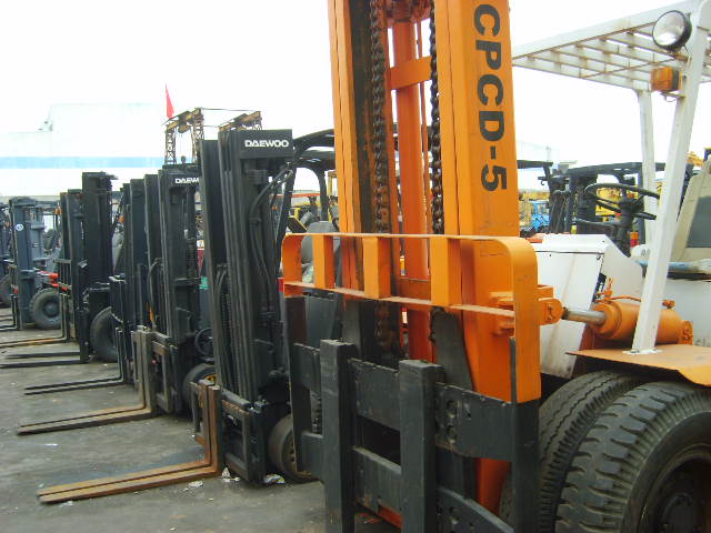 二手叉车--上海最大的二手叉车销售基地 多种型号