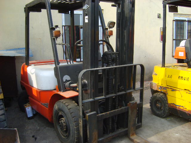 江南二手叉车网--上海腾发二手叉车销售中心-几百辆二手叉车任你选 多种型号