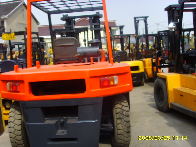 收购．闲置废旧二手叉车 各款型号