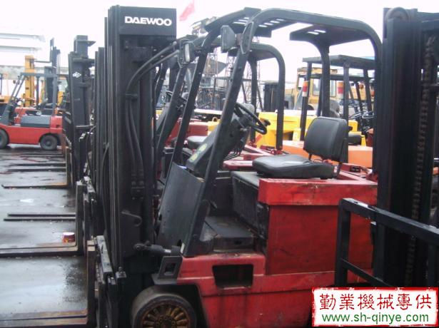主营新叉车、二手叉车、大修后叉车、手动叉车电瓶叉车等 ＣＰＣＤ－３
