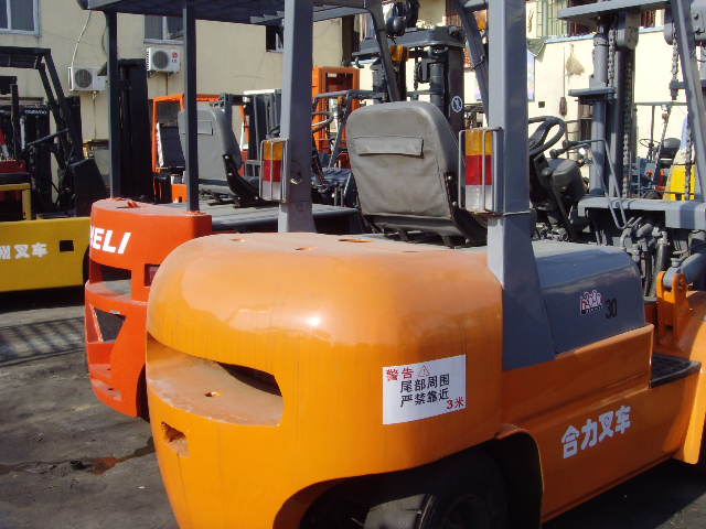 TOYOTA2.5吨丰田叉车8成新出售 2.5t