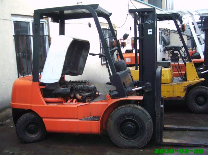 ＴＣＭ２.５吨二手叉车转让.带中缸.侧移.进口发动机 2.5T