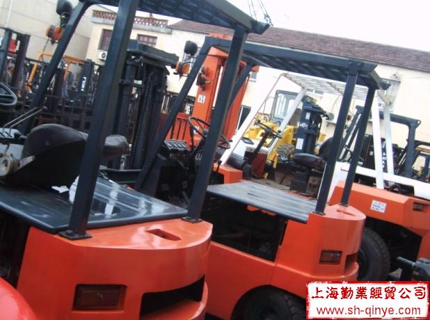 低利润出售海量国产名牌二手叉车 ３Ｔ