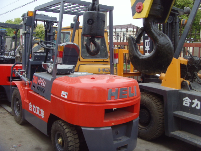 ＴＣＭ２.５吨二手叉车转让行情.带中缸.侧移.进口发动机 2.5T