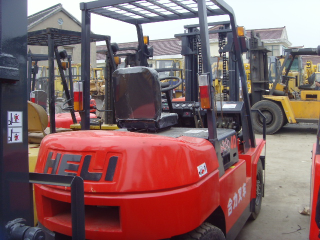上海俊伟：3吨杭州叉车,柴油机叉车 CPCD3