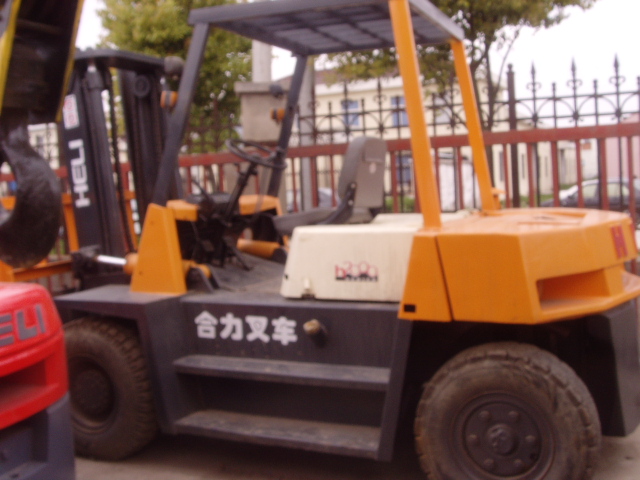 上海盛达:供应二手合力H2000型叉车:二手合力叉车:99年产1.5吨(全液压),01年产合力2吨 (490发动机)02年产合力2.5吨 (490发动机,全液压,无大修),03年产合力3吨 (五十铃发