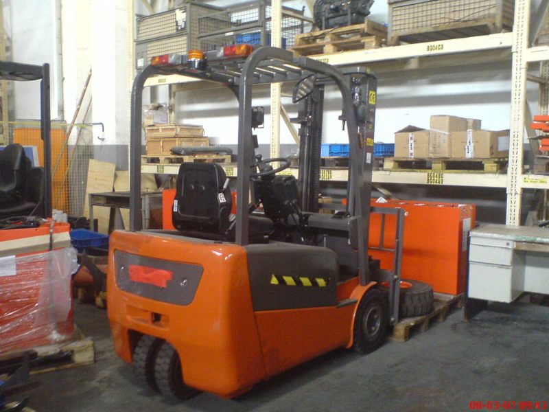 上海玉军出售: 1吨叉车 1-10