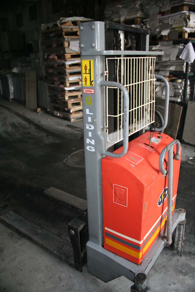 电动堆高车 2008