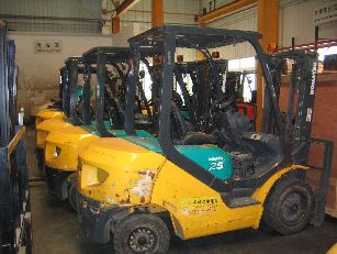 上海金玖：小松2-3吨柴油叉车（使用1年） 小松FD20T/25T/30T