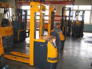 上海金玖：小松/永恒力1.4吨全电动堆高机 小松EGV14、永恒力EJC14