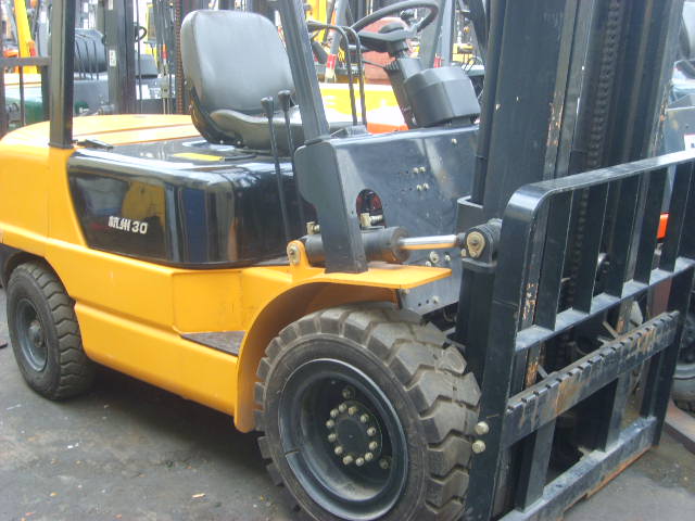 转让2008年4月产杭州3吨柴油叉车，免费保修一年 CPCD30FB