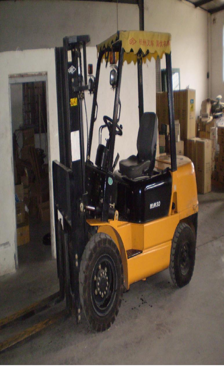08年出厂，杭州3吨叉车 30HB