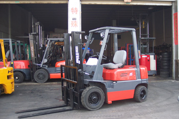 台励福叉车 FD25