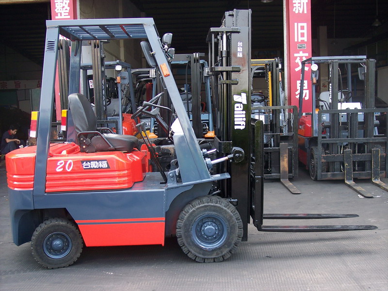 台励福叉车 FD20