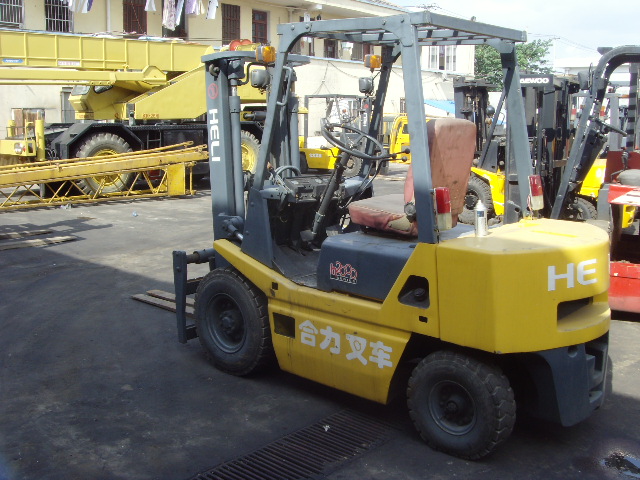 ＴＣＭ２.５吨二手叉车转让行情.带中缸.侧移.进口发动机 2.5T