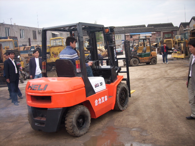 上海鹏程:１００多辆二手叉车低价转让，欢迎选购 1吨--15吨