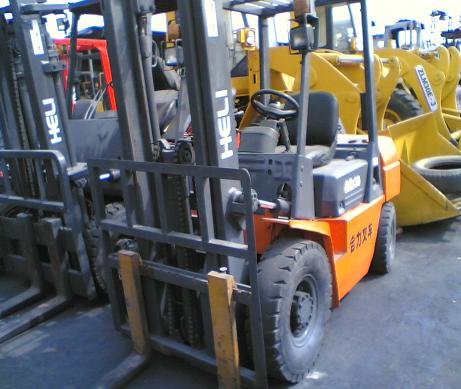 2.5吨集装箱叉车 25