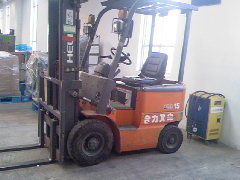 1.5吨电动叉车 15_中国叉车网(www.chinaforklift.com)