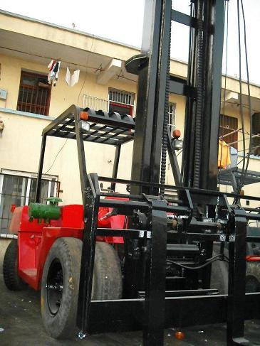 合力2.5T带中缸侧移叉车 CPCD10T