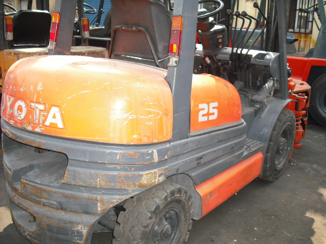 丰田2.5吨夹抱叉车 CPCD2.5T