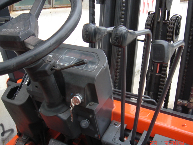 尼桑叉车2.5T全自由提升4.3米 FJ02A25U