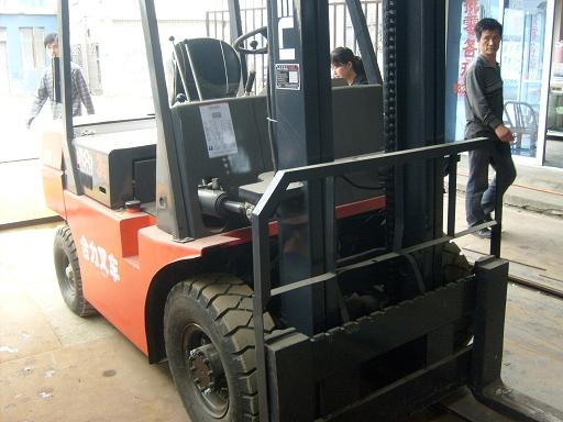合力cpc35x柴油3.5吨平衡重叉车 CPC35X_中国叉车网(www.chinaforklift.com)