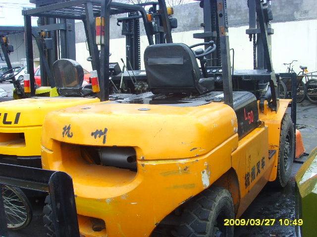 上海金龙:出售二手叉车 1.5吨--5吨