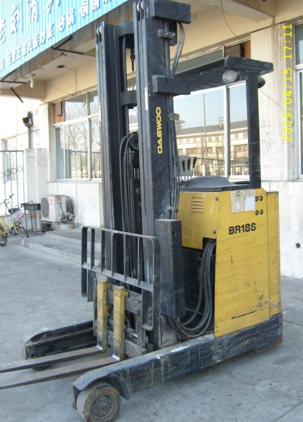 1.8T电动前移叉车 BR18S